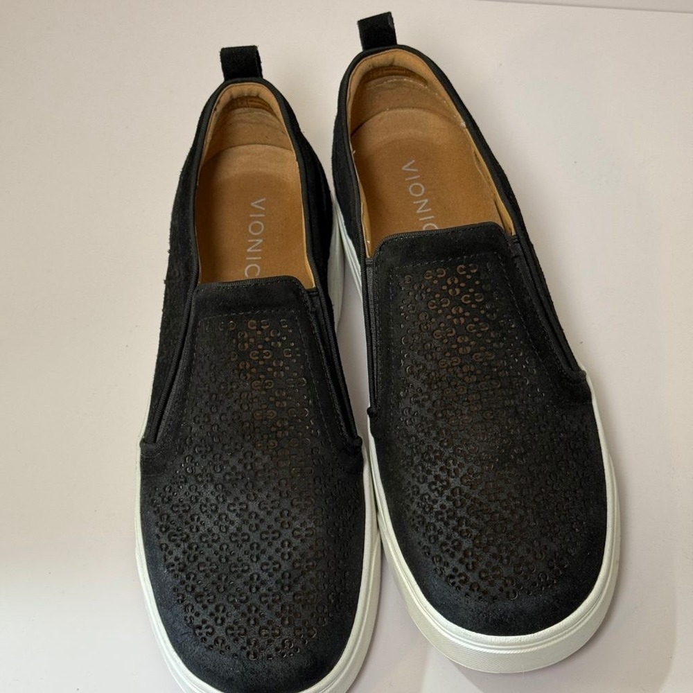 Vionic Kimmie Perf Black Suede Slip On Sneakers Womens Size 11 Orthotic Comfort